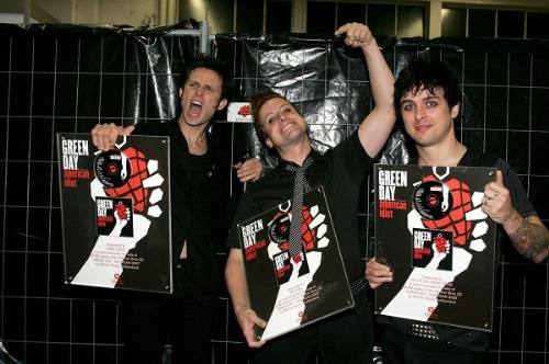 Green Day - Green Day Accepting American Idiot. This Pic Was Taken At London, England