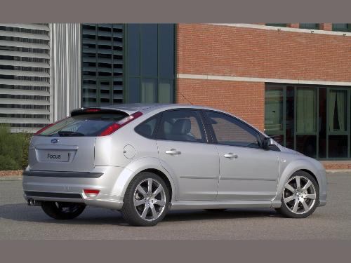 ford focus car - this is a picture of a family saloon car