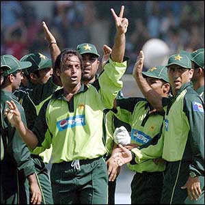 A style of Pakistani cricket Team - This photo is the style of Pakistani Team to show his victorious emotions.