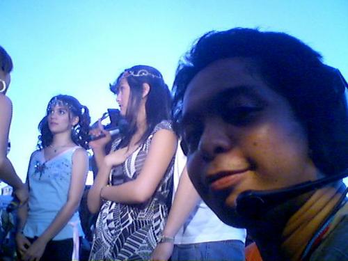 Working with Stars - Shot during the Sinulog in Cebu. Im with Jennylyn, Nadine, and other kapuso stars.