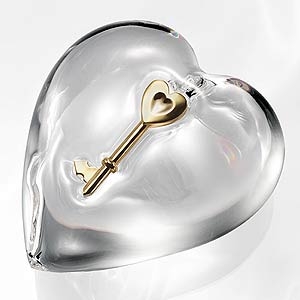 Heartin with gold key - This heartin made up of glass