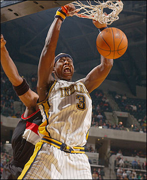Indiana's Al Harrington - Indiana's Al Harrington in NBA Season 2003-2004.