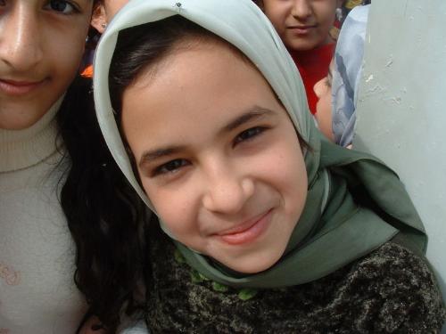 Girl from Irak. - Photo taken in Irak after war begun there.