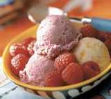 Ice cream - This looks really yummy ... ice cream with raspberries on top