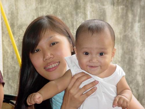 Shell, my eldest! - Shell is 25 years old and still single. I'm proud of her. She's a very responsible daughter. When she landed on the ninth place in the board exam for Medical Technologist, I was the proudest mother of all in the land. I guess you had the same experience as mione.