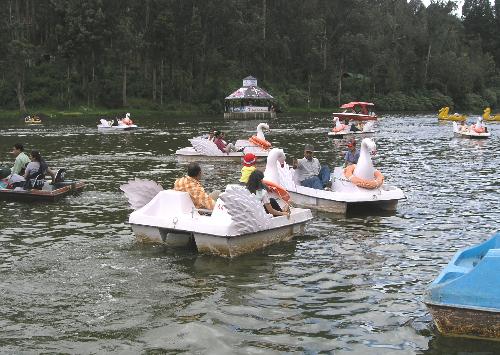 ooty lake - A view of the lake in Ooty