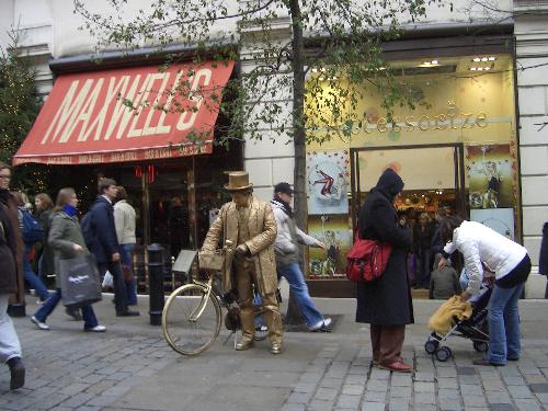 Mime in Covent Garden - Another mime I saw In Covent Garden.