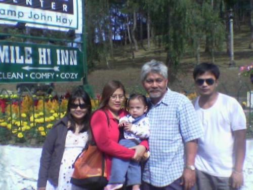 At Camp John Hay - Here's a picture of me with my mum, my daughter Cedy, my dad, and my Sweety at Camp John Hay in Baguio City last February 2007.