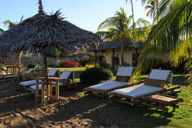 some beach  reasorts in apo! - one of the tourists attractions in apo island