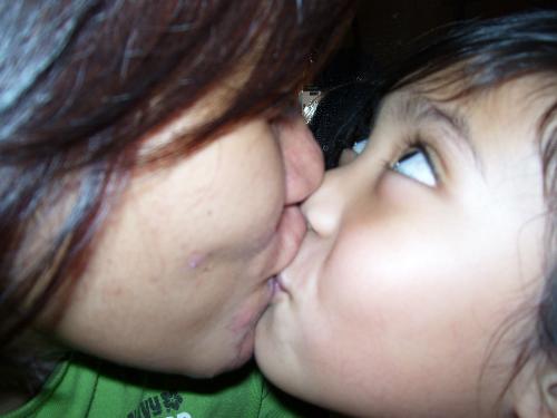 sweet kiss! - haha... t&#039;was really sweet. i miss my niece terribly.