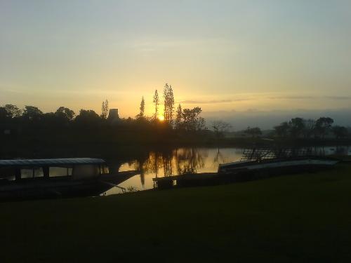 sunrise at caliraya recreational center JAN2007 - this was taken January of 2007 at Caliraya recreational Center in Laguna.. where we had our team building seminar.. cute isnt it?