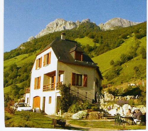 Panorama - Beautiful home in slope of mountain.