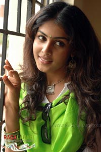 my queen - I strongly believe that my queen(genelia) is the my beutiful @ talented in this universe,my mom say i dont lie. nothing seems to be as charming as genelia,i bet this is the best photo u will ever find anywhere.