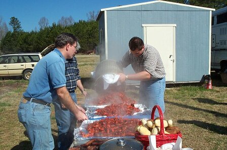 puttin on the crawdads - a fresh water crustacian that cajuns and southerners are crazy about. How do you eat them though?