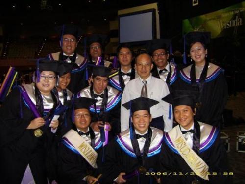 graduate^^x - me and my friend:D