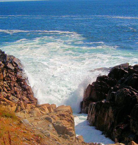 waves crashing - more lighthouse point