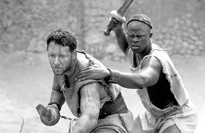gladiator - Russel Crowe and Djimon Hounsou fight side by side in Gladiator
