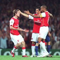Do You Like Football? - Do you like football? What is your favourite football team? Who is your favourite football player? I like Arsenal football team, and I like Van persie as my favourite football player.