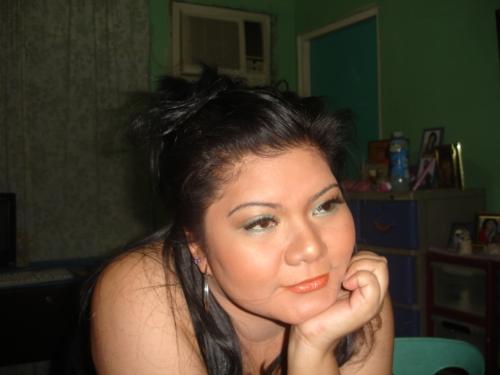 kunyari nagiisip :D - one night i didnt have anything to do so i decided to play dress up :)it was really fun... more girls should try it