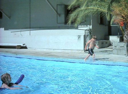Learning to swim - Learing to swim, CA