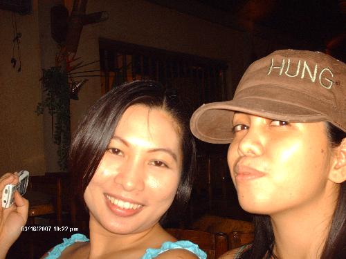 Dinner @ Jo's Inato  - One of the few shots taken last weekend @ Jo's Inato where I dined with some friends...  I'm the fat (and rahter tired-looking) lady in blue, hehehe ;) (yup, I cut my hair last January, it used to reach my waist). Anyways, the chic lady wearing that brwon cap is my best friend Mandy.. hmmm, pretty cool eh?