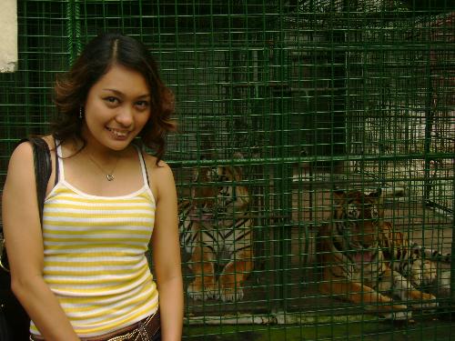 kate @ the zoo - this picture was taken when we went to visit malabon zoo..