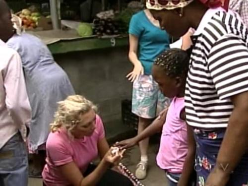 Detour in Maputo - See? We're not evil Blondes...