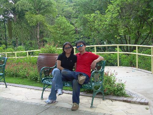 sentosa - still in sentosa with my hubby. we needed to rest for awhile that's why we sat on one of the benches going up to Images of Singapore, Merlion, and Carlsberg Skytower...