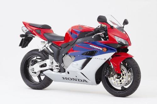 Honda CBRR 600 cc 2005 - road runner with red-blue-white strips