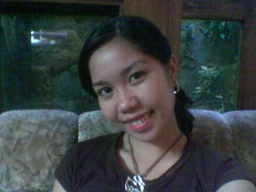 at marvie's house - it's the birthday of cathy's boyfriend.. but instead of going straight to his house, we decided to hang-out first on marvie's house which is just a block away from john's..