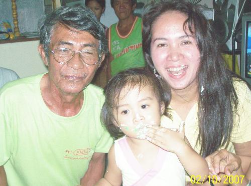 Yanyan & Fiona's birthday party - Photo with grandpa, fiona and mamay
