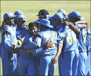 India - Indian team in a huddle
