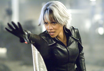 X-Men - Storm fights