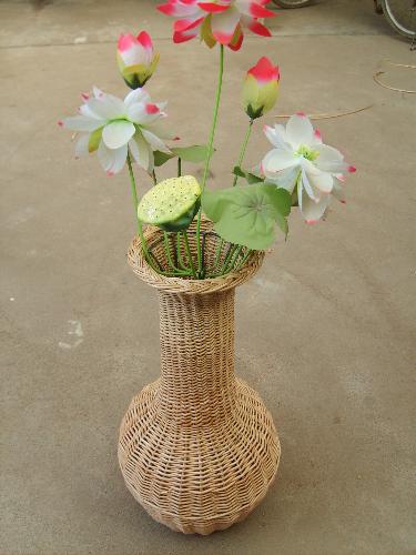 wicker craft - wicker craft ,as our chinese traditional craft for thounds of years we sincerely hope to sell overseas ,because i am from the hometown of the wicker craft,where many people enjoy the excellent hand craft ,and do it beautiful as per what their imagine.but most of which just be sold to city ,hardly to export !  i know many foreign tourist so love it when they come China for their business ! so friends ,i need ur help …………!