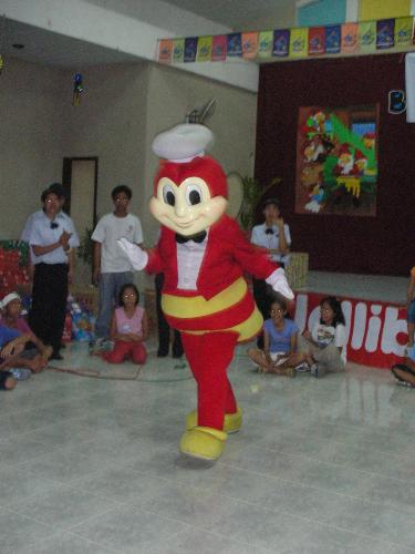 danc'n jollibee - Jollibee a famous fastfood chain.