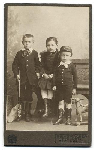 relatived from long ago - Relatives past many years now