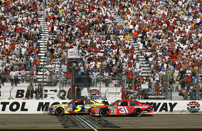 2007 Food City 500 finish - Kyle Busch edges out Jeff Burton in the 2007 Food City 500 at Bristol Motor Speedway.