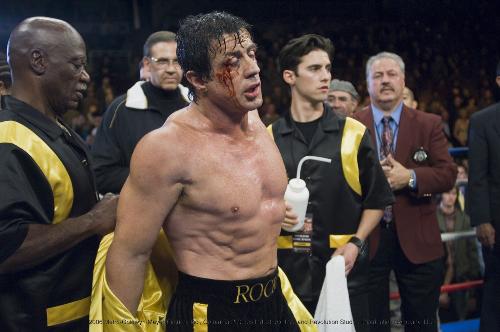 Rocky takes off shirt - In the final Rocky series, Rocky Balboa takes off his shirt at last before his final fight. Looking at his body, you will never believe that he is already 59 years old.
