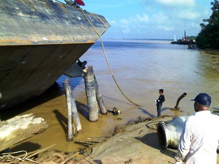 Vessel Rescue Mission - The boss of the tilted vessel hired these guys, whose specialty are 'rescuing' vessels in such predicament. This was not the worse they said and hope looks good for this company.