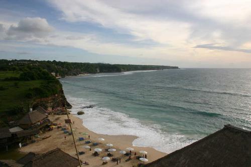 dreamland - famous surfing beach on bali rocky cliff and extreme wave
