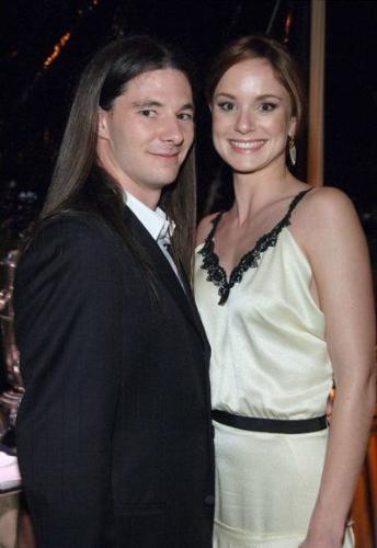 Sarah's family - Do you still remember the doctor?yeah,she is Sarah,very beautiful.