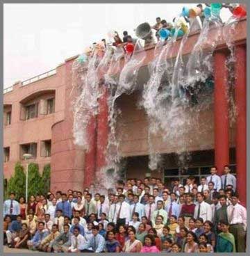 Hehee the whole group got fooled - self explanatory .
All the students have gathered for a group photo in their best dress up ,but got fooled and went back with drained clothes Hehee the whole group got fooled - self explanatory .
All the students have gathered for a group photo in their best dress up ,but got fooled and went back with drained clothes