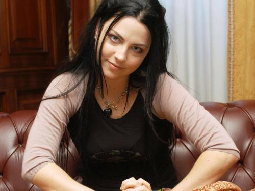 Evanescnce~ Amy Lee - Amy Lee, her voice is enough to make u crazy about her ...