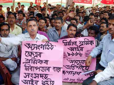 people protesting - People protesting before the State Assembly in support of their various demands in Dispur, Asom (India)