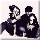 sharuk! - i completely adore dis man1hes acomplete family person!jus luvd dis pic vt his family!