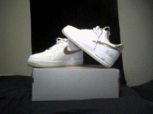 AF1s - I wanted to submit this pic of my new Air Force Ones. ENVY ME!!!