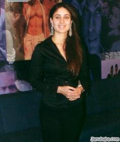 karina - this image is damn awesome , she is looking her pretties best with the awesome smile .