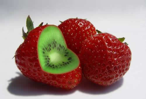 cross bred fruits - Hey, have you even seen cross bred fruits? Here it is. Strawberry and peach, it looks yummy.