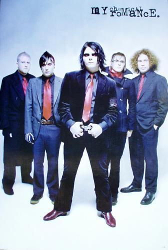 mcr - This is a picture of my favourite band 'My chemical romance'