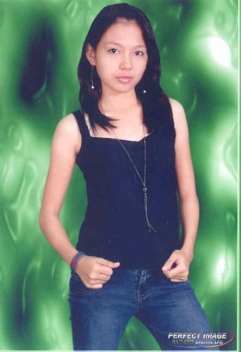 Thessa... My little sister - Stands 5'0', Thessa or fondly called as Wewet ti her intimates is now on her freshmen years in college taking up Business Administration.  Loves artistic works like stitching and knitting, wewet can turn an ordinary cloth or pant into a dashing and designers brand product.